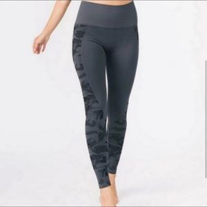 Zyia Active Camo Leggings - never worn - S